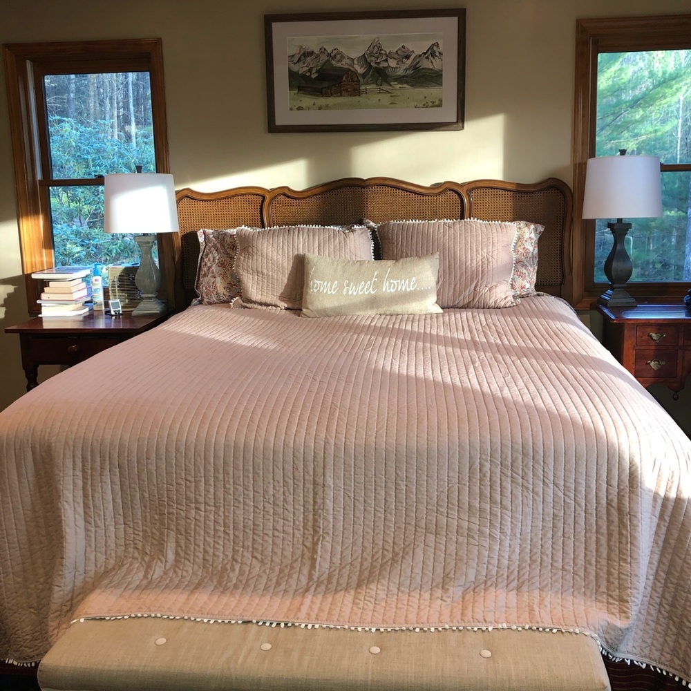 Barely used light weight king quilt